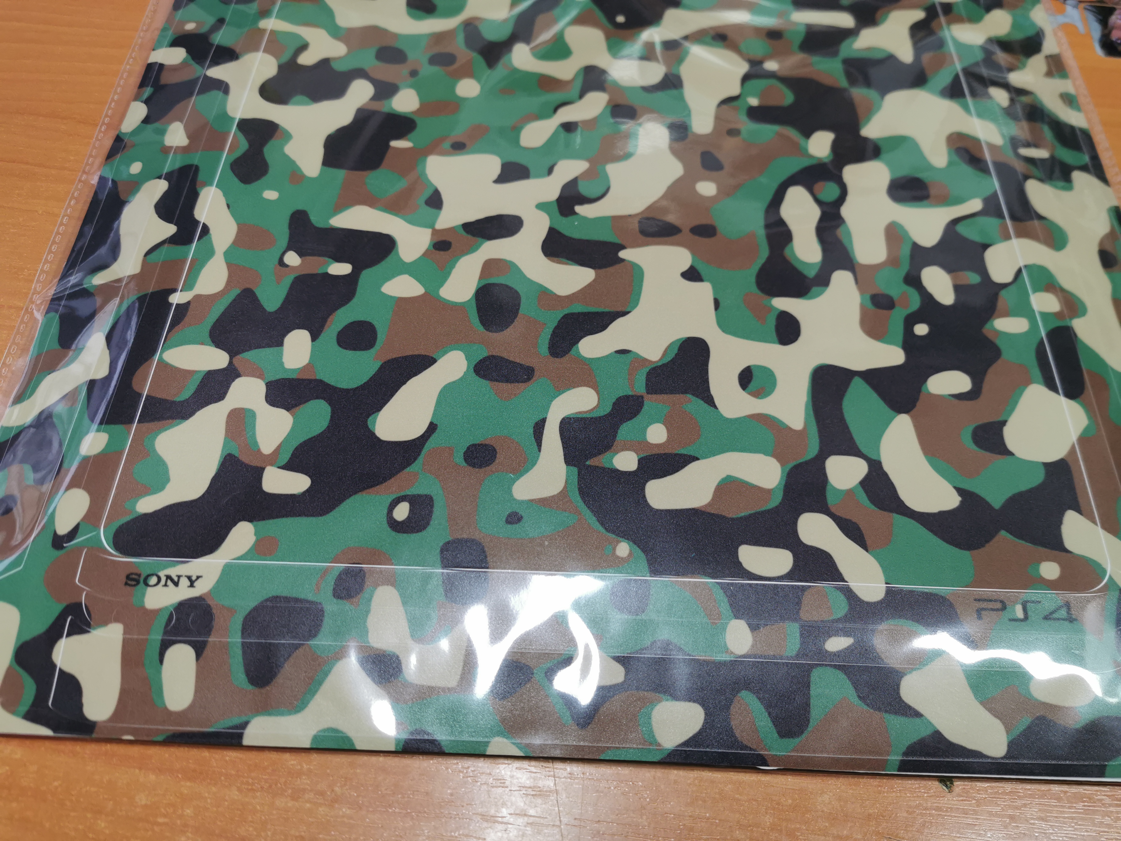 Hrypraha - polep Ps4 Pro camouflage 